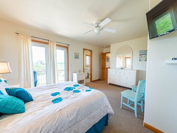 Perfect Getaway with Pool & Spa in Carova Beach Sleeps 14