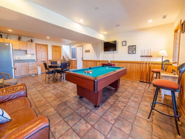 Perfect Getaway with Pool & Spa in Carova Beach Sleeps 14