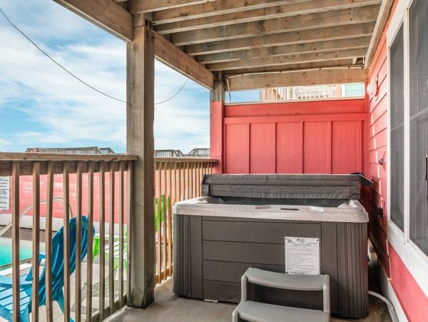 Spacious Nags Head Rental: Beach Access & Game Room