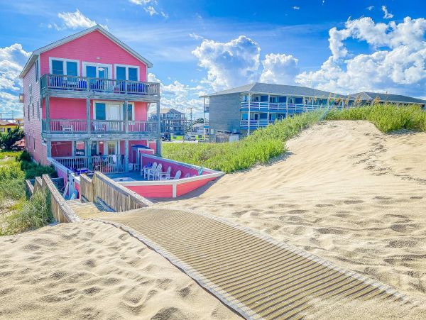 Spacious Nags Head Rental: Beach Access & Game Room