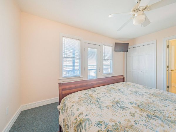 Spacious Nags Head Rental: Beach Access & Game Room