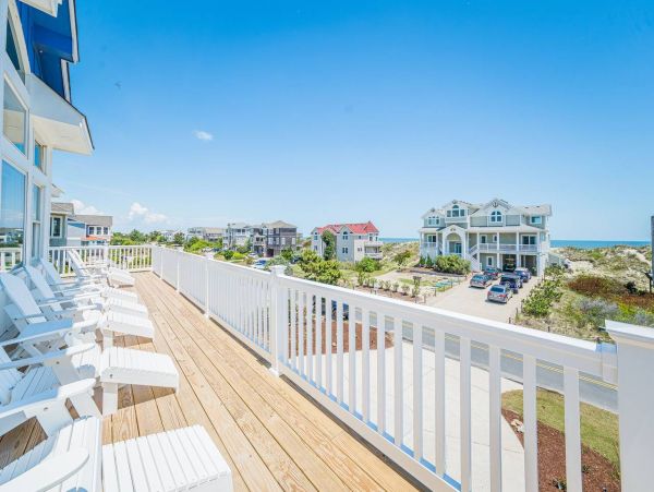 12-Bedroom Oasis in Corolla - Perfect for Gatherings & Celebrations