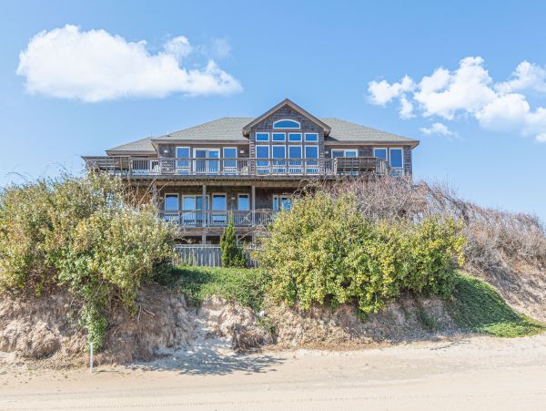 Semi-Oceanfront 6 Bedroom Vacation Rental in Carova Beach