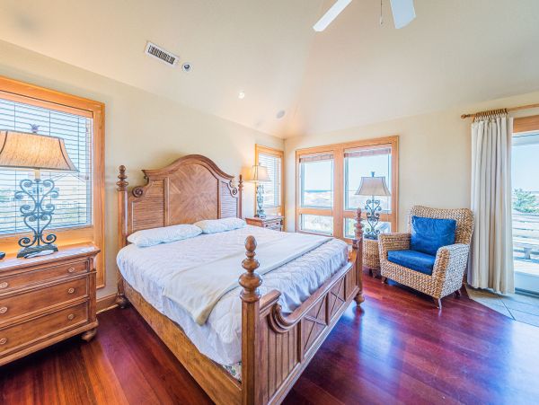 Semi-Oceanfront 6 Bedroom Vacation Rental in Carova Beach