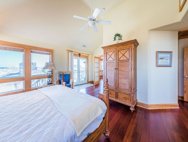 Semi-Oceanfront 6 Bedroom Vacation Rental in Carova Beach