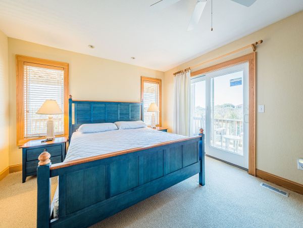 Semi-Oceanfront 6 Bedroom Vacation Rental in Carova Beach