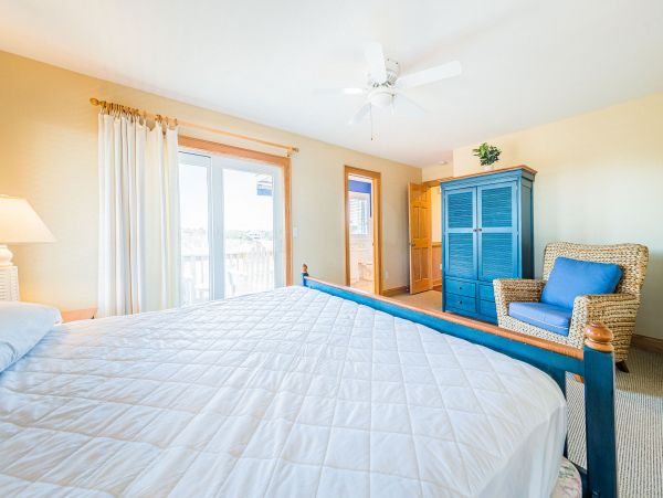 Semi-Oceanfront 6 Bedroom Vacation Rental in Carova Beach
