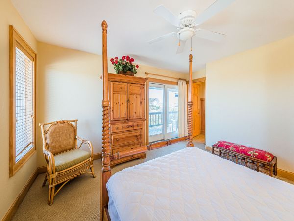 Semi-Oceanfront 6 Bedroom Vacation Rental in Carova Beach