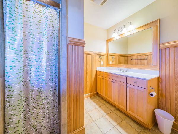 Semi-Oceanfront 6 Bedroom Vacation Rental in Carova Beach