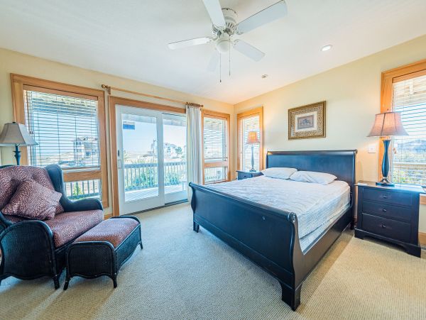 Semi-Oceanfront 6 Bedroom Vacation Rental in Carova Beach