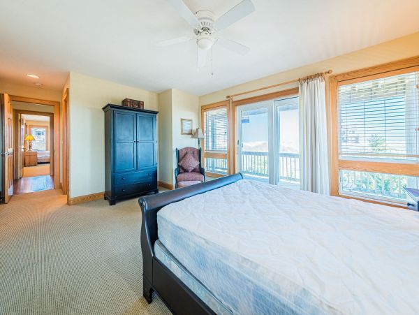 Semi-Oceanfront 6 Bedroom Vacation Rental in Carova Beach