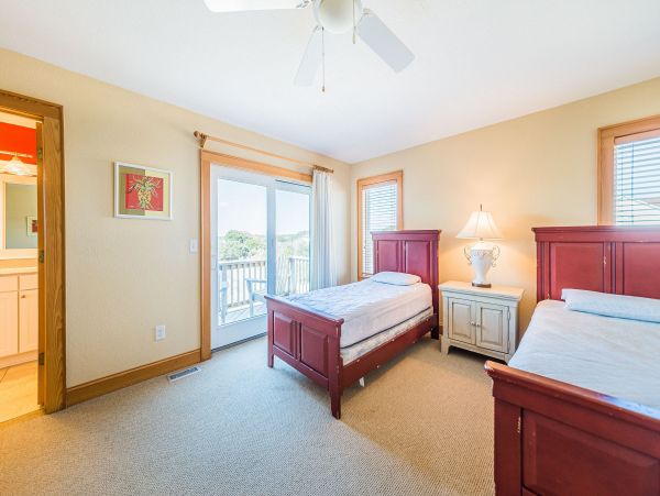 Semi-Oceanfront 6 Bedroom Vacation Rental in Carova Beach