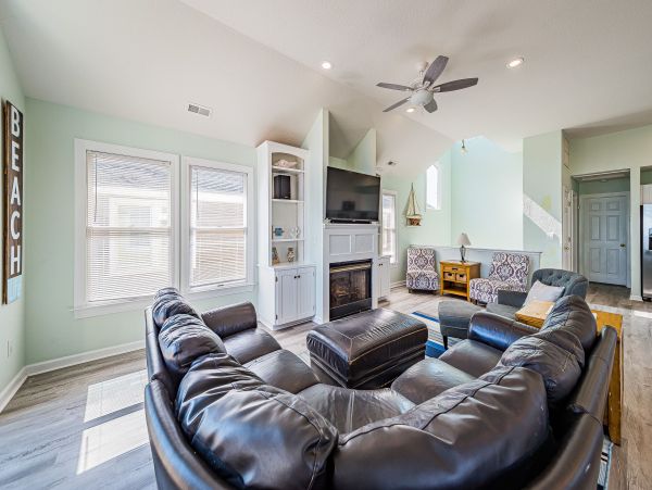 Outer Banks Oceanfront 8 Bedroom Vacation Home Private Pool & Spa