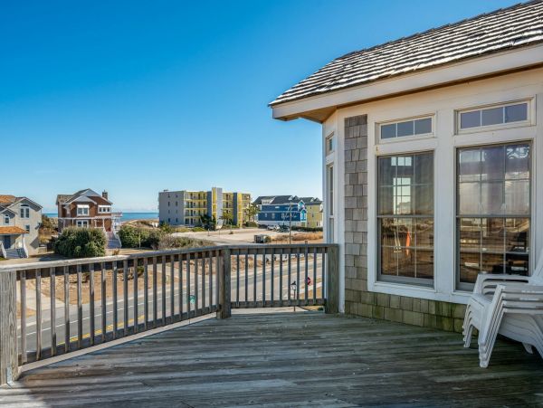 Wonderful Seven Vacation Home Steps from the Beach