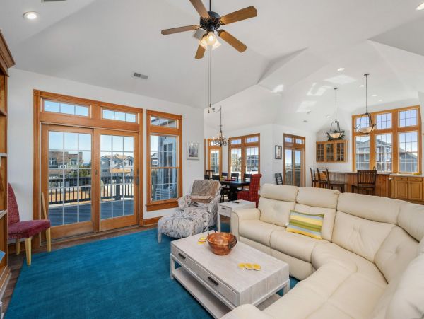 Wonderful Seven Vacation Home Steps from the Beach