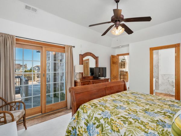 Wonderful Seven Vacation Home Steps from the Beach