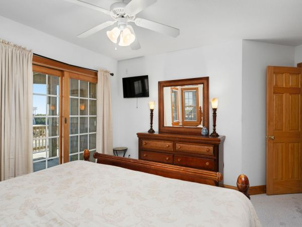Wonderful Seven Vacation Home Steps from the Beach