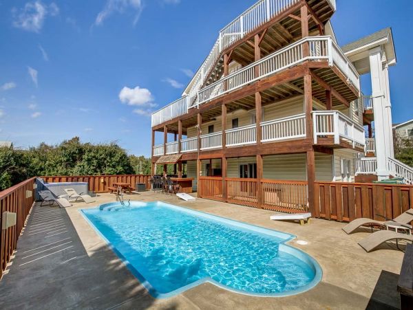 Beautiful Corolla Vacation Getaway with 9 Bedrooms