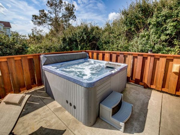 Beautiful Corolla Vacation Getaway with 9 Bedrooms