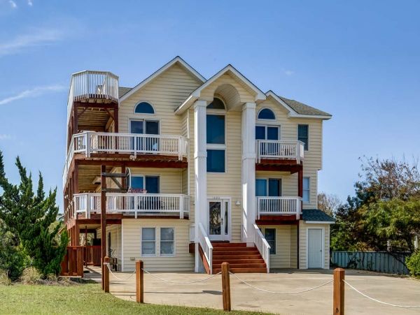 Beautiful Corolla Vacation Getaway with 9 Bedrooms