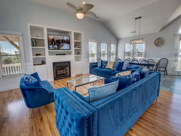 Beautiful Corolla Vacation Getaway with 9 Bedrooms