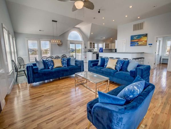 Beautiful Corolla Vacation Getaway with 9 Bedrooms