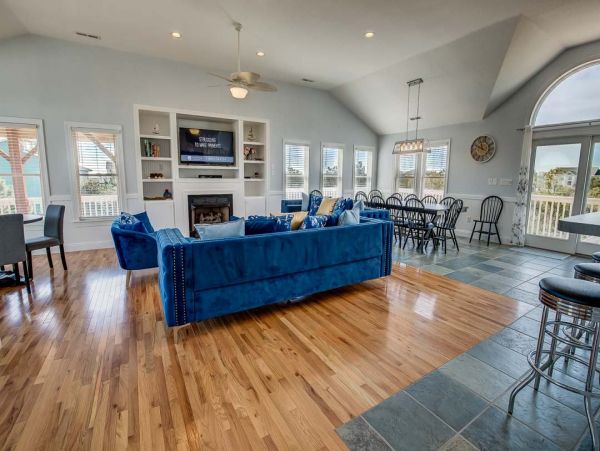 Beautiful Corolla Vacation Getaway with 9 Bedrooms