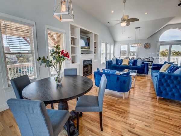 Beautiful Corolla Vacation Getaway with 9 Bedrooms