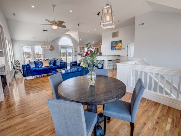 Beautiful Corolla Vacation Getaway with 9 Bedrooms