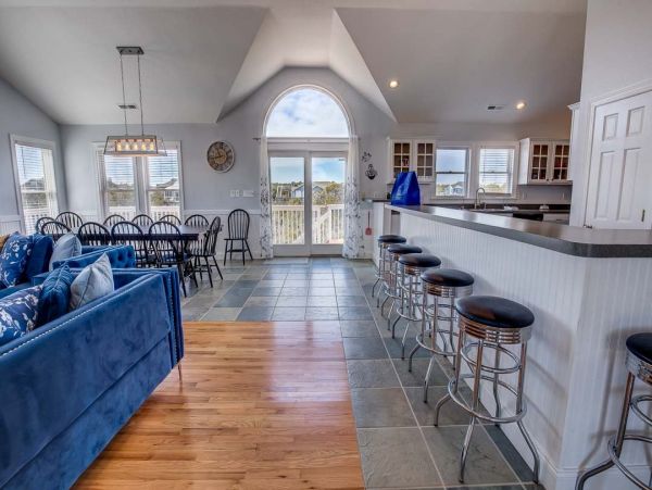 Beautiful Corolla Vacation Getaway with 9 Bedrooms