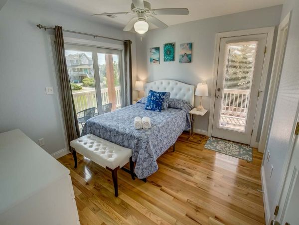 Beautiful Corolla Vacation Getaway with 9 Bedrooms
