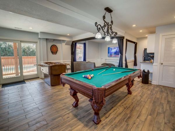 Beautiful Corolla Vacation Getaway with 9 Bedrooms