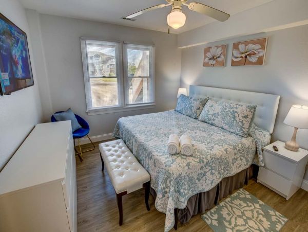Beautiful Corolla Vacation Getaway with 9 Bedrooms