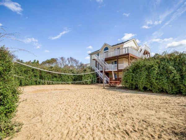 Beautiful Corolla Vacation Getaway with 9 Bedrooms