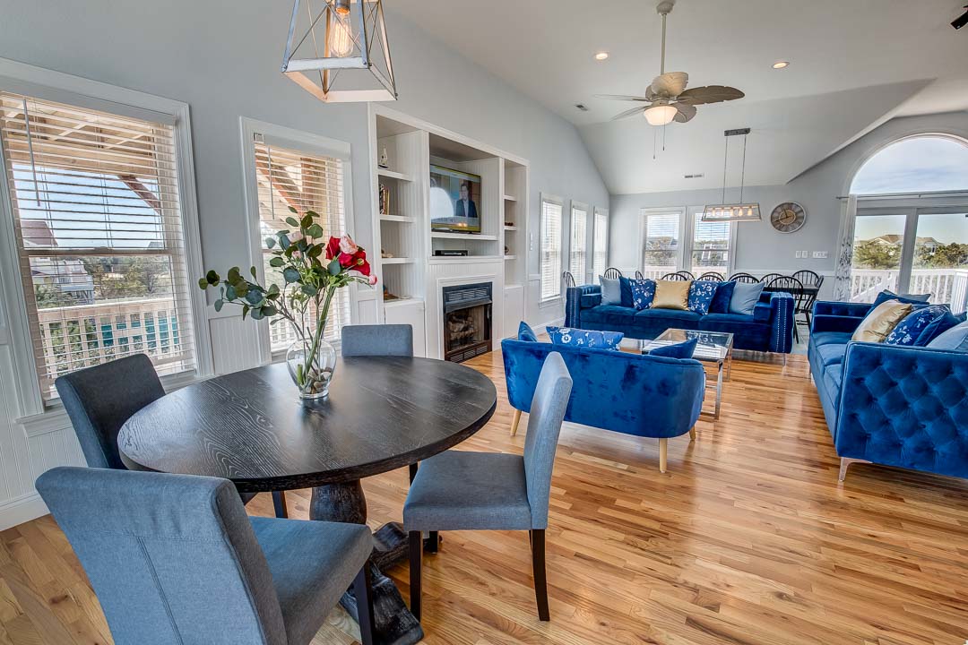 Beautiful Corolla Vacation Getaway with 9 Bedrooms