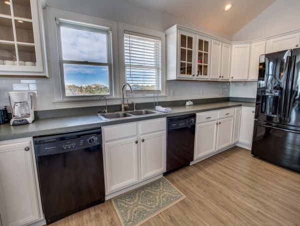 Beautiful Corolla Vacation Getaway with 9 Bedrooms