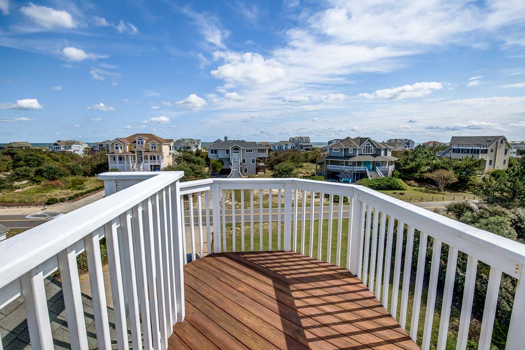 Beautiful Corolla Vacation Getaway with 9 Bedrooms
