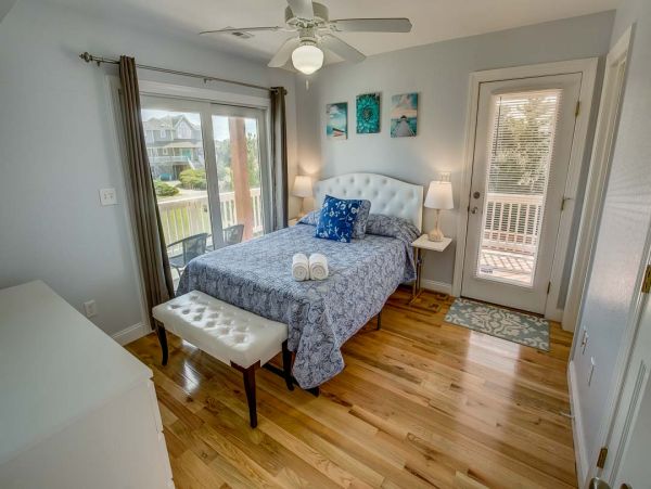 Beautiful Corolla Vacation Getaway with 9 Bedrooms