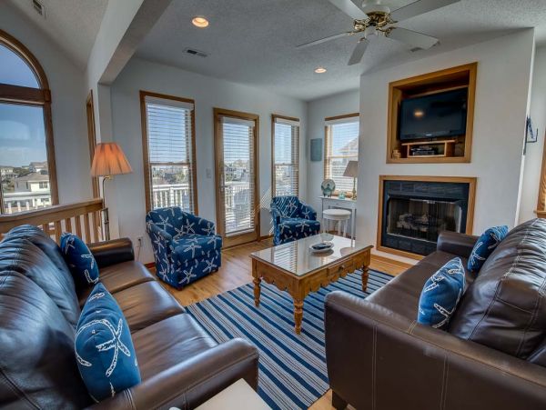 Corolla Vacation Home with 6 Bedroom, Private Pool & Hot Tub