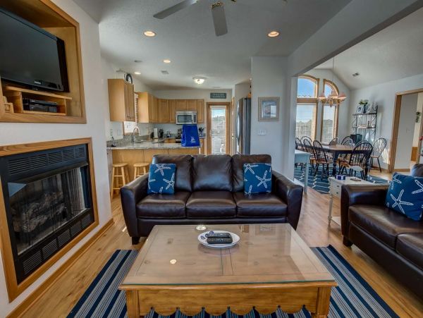 Corolla Vacation Home with 6 Bedroom, Private Pool & Hot Tub