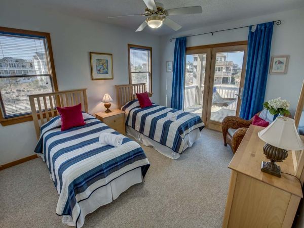 Corolla Vacation Home with 6 Bedroom, Private Pool & Hot Tub