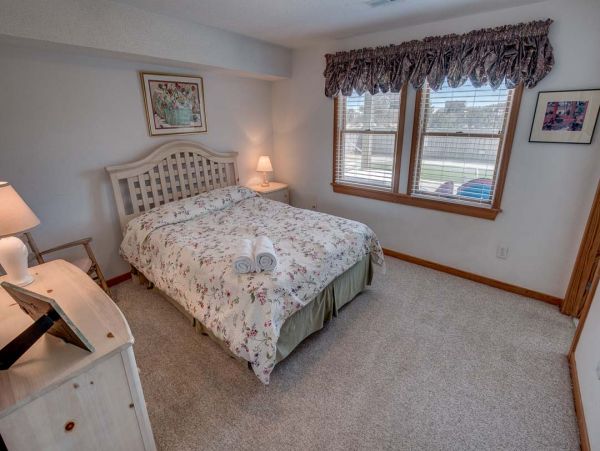 Corolla Vacation Home with 6 Bedroom, Private Pool & Hot Tub