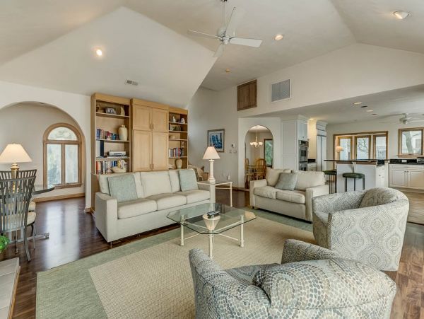 Corolla Luxury Waterfront Property 6 Bedrooms  Sleeps 17