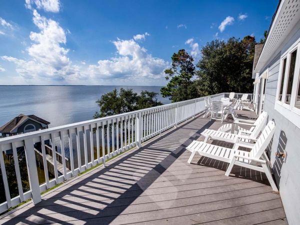 Corolla Luxury Waterfront Property 6 Bedrooms  Sleeps 17