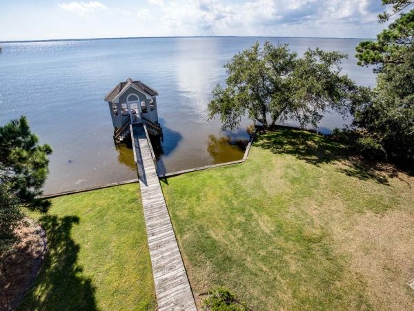 Corolla Luxury Waterfront Property 6 Bedrooms  Sleeps 17