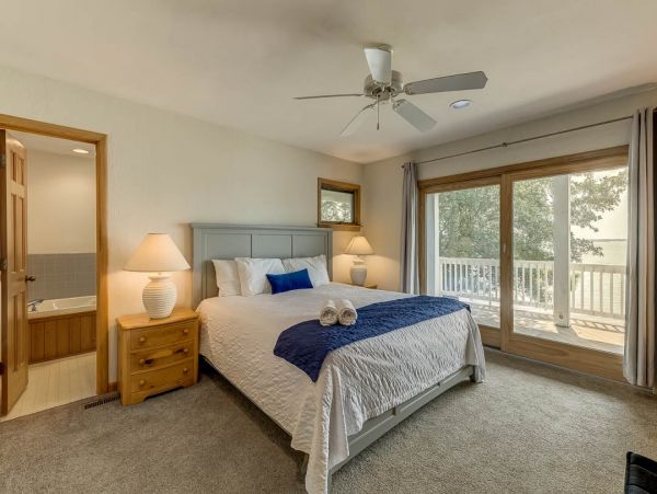 Corolla Luxury Waterfront Property 6 Bedrooms  Sleeps 17