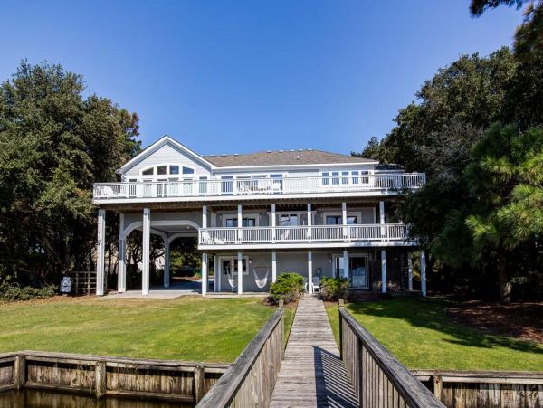 Corolla Luxury Waterfront Property 6 Bedrooms  Sleeps 17