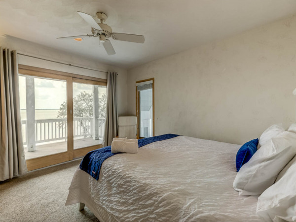 Corolla Luxury Waterfront Property 6 Bedrooms  Sleeps 17