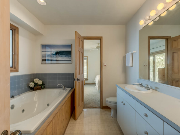 Corolla Luxury Waterfront Property 6 Bedrooms  Sleeps 17