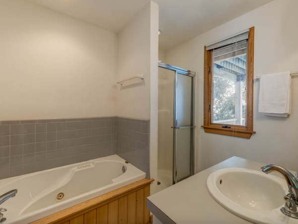 Corolla Luxury Waterfront Property 6 Bedrooms  Sleeps 17
